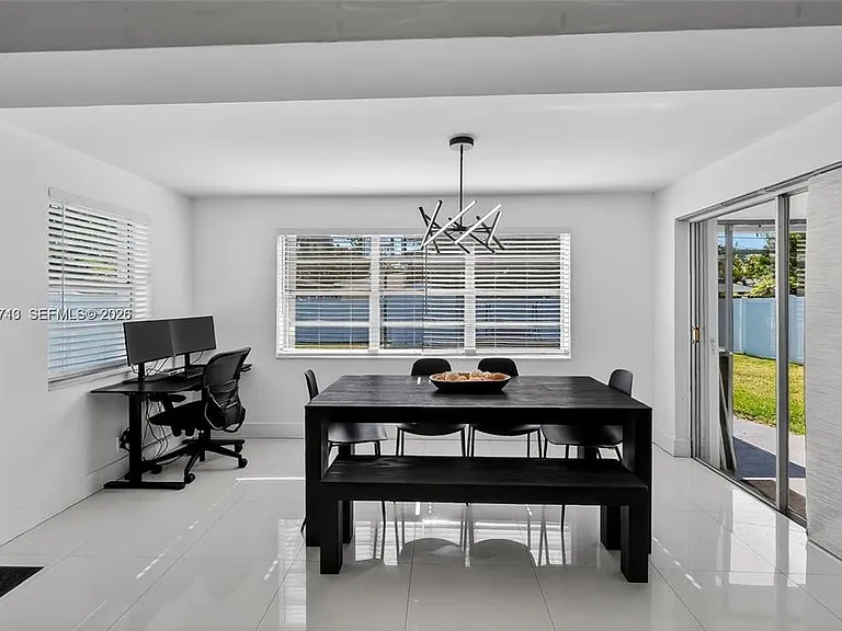 413 SW 5th Ave — Photo 12