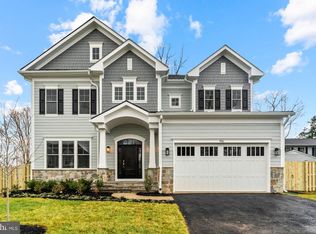 606 Meadow Ln SW, Vienna, VA 22180