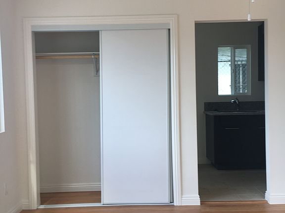 2nd image of 861 W Manchester Ave APT 1