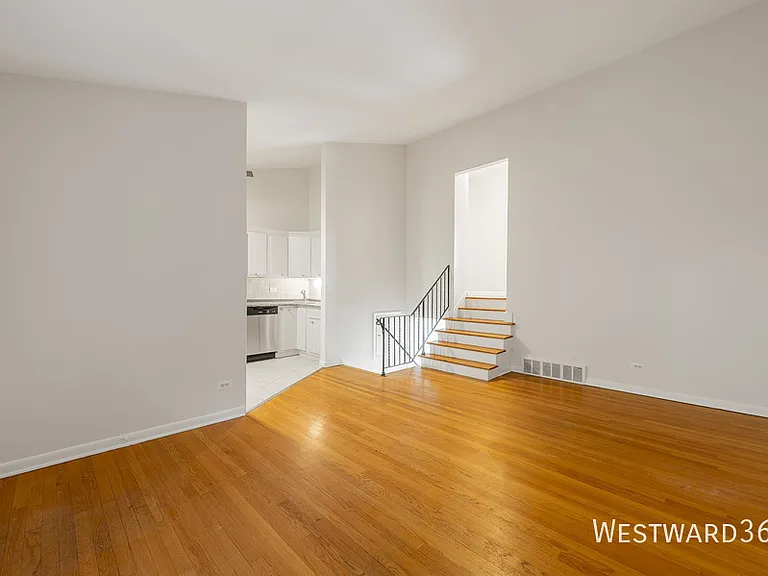 325 E Lake St — Photo 6