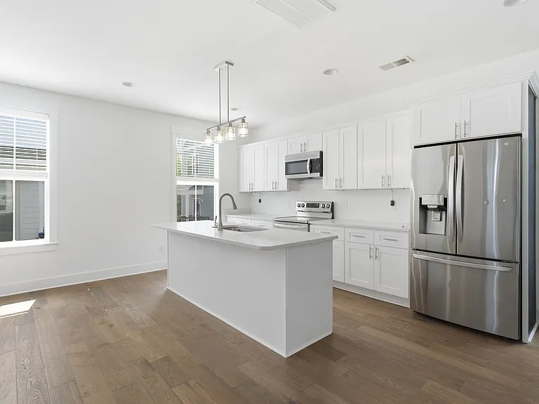 802 Briar Cir — Photo 11