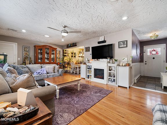 5th image of 330 Riviera Drive