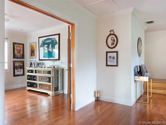 4th image of 414 NE 23rd Ave