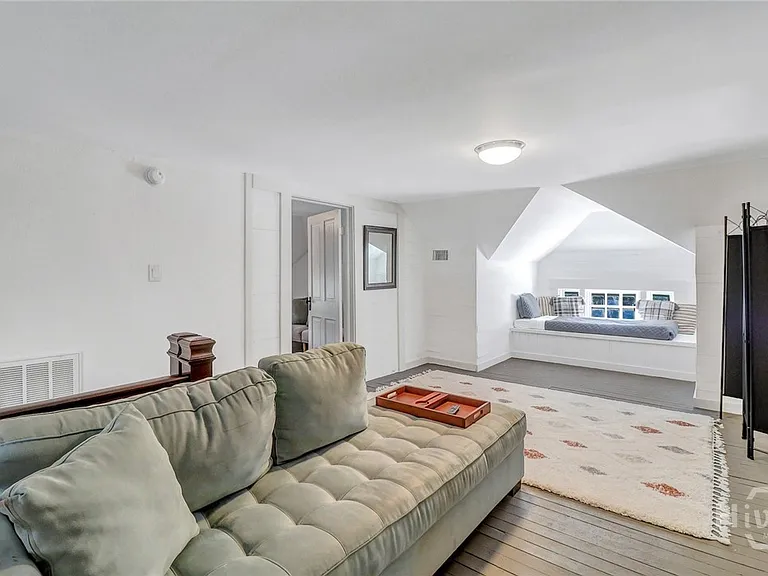 602 E Victory Dr — Photo 34