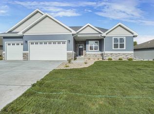 4405 Memorial Cir, Windsor, WI 53598