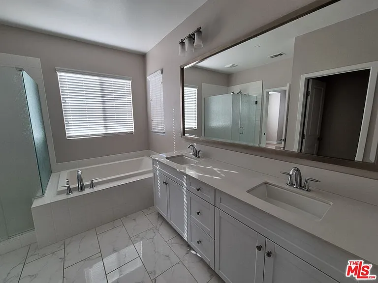 383 Silktree Ave — Photo 13