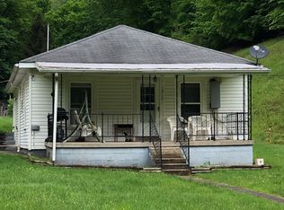 1517 Tariff Rd, Left Hand, WV 25251