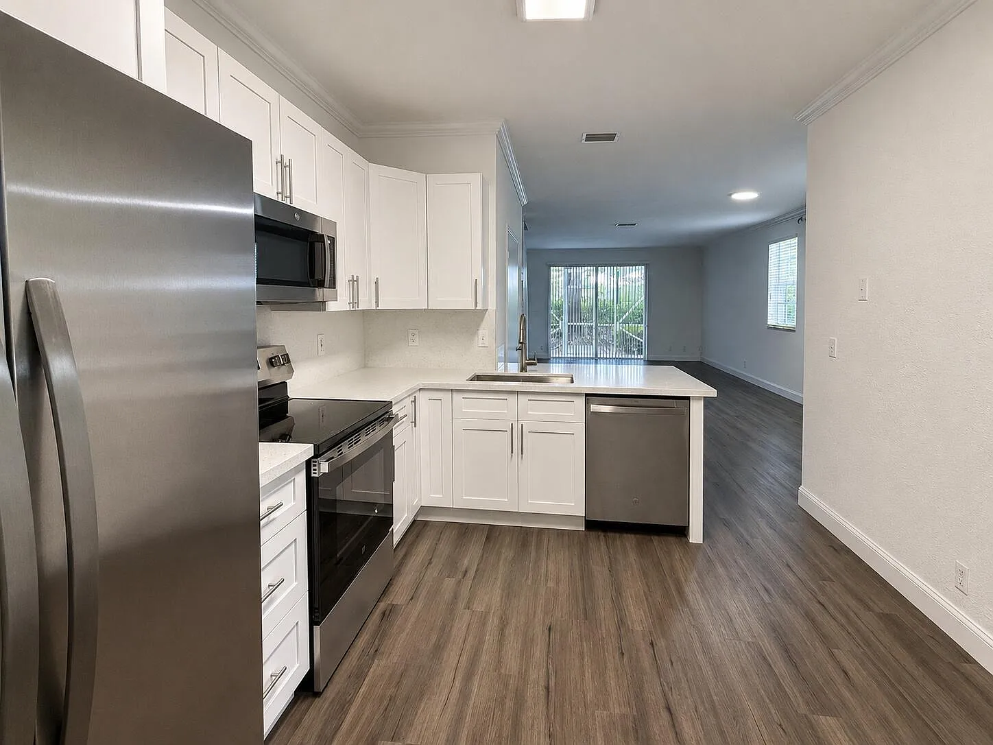 4 bed, 2.5 bath, 1728 sqft, $3,700 — Photo 4