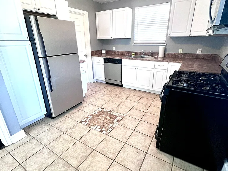 210 Pennsylvania Ave #1 — Photo 13
