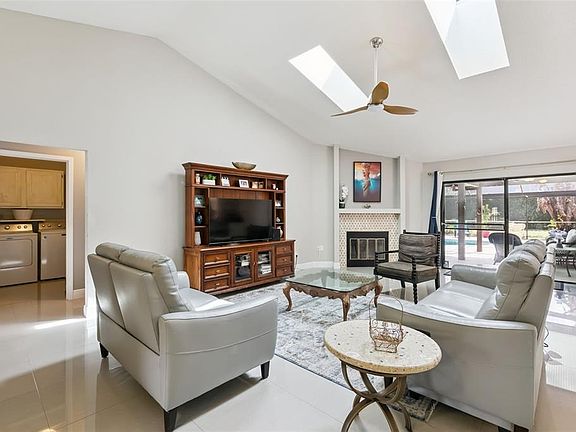 4th image of 487 Autumn Oaks Pl