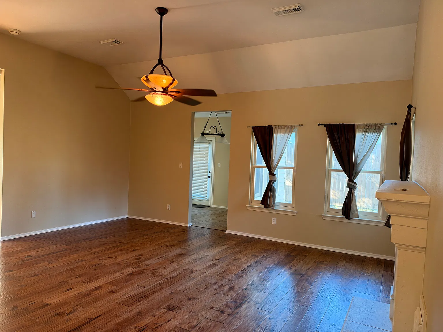 3 bed, 1655 sqft, $2,100 — Photo 2