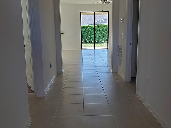 5th image of 4628 SW 13th Ave