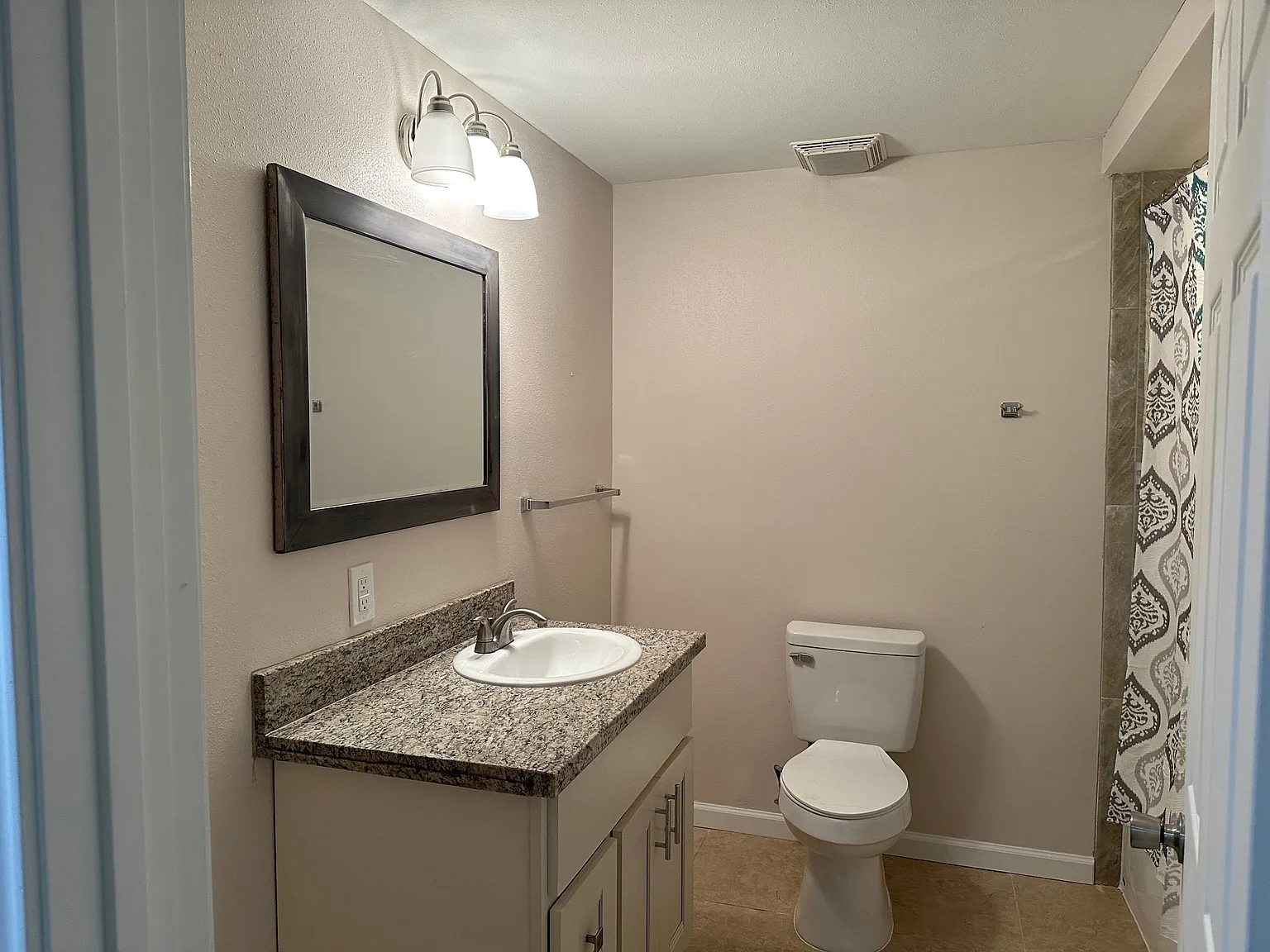631 Live Oak Apt A - 1 — Photo 3