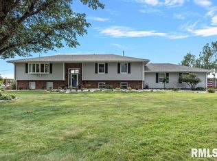 201 Carobeth Dr, Jacksonville, IL 62650