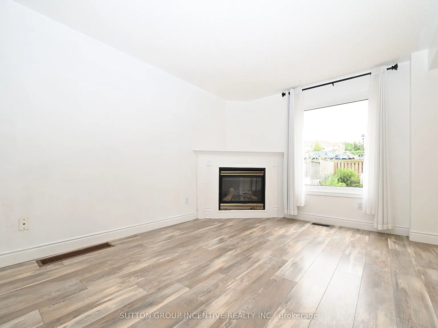 4 bed, $2,600 — Photo 4