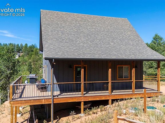 3rd image of 1577 Pikes Peak Dr