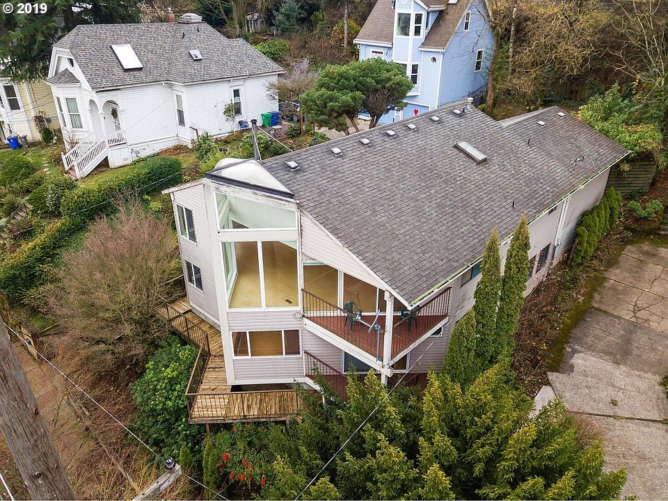 2nd image of 7301 SW Corbett Ave