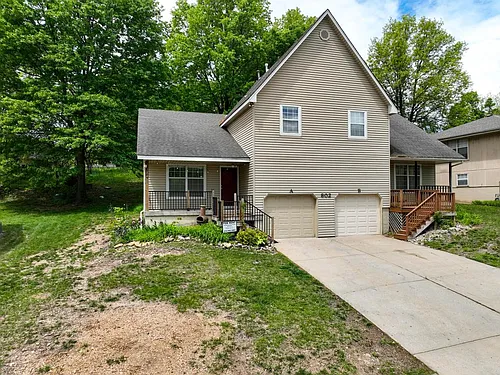 802 NE Barnes Dr #A Photo 1 802 NE Barnes Dr #A Photo 1