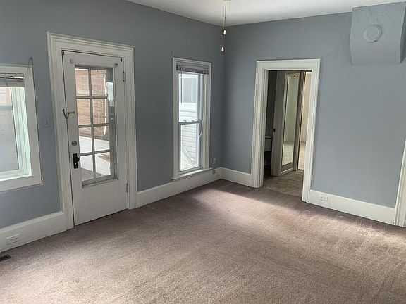 2nd image of 118 N Hudson St SE #2