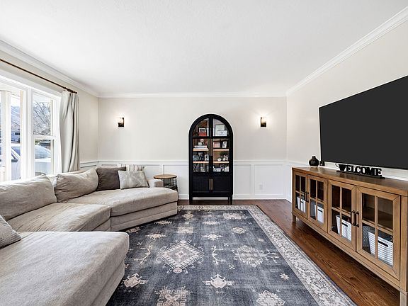 4th image of 385 N 300 E