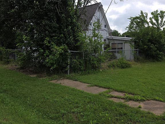 3rd image of 313 N Pearl St