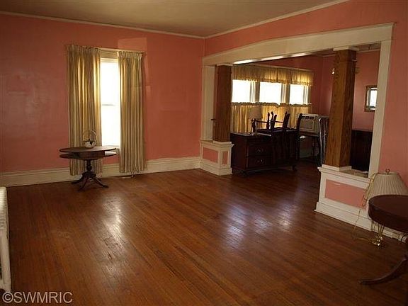 4th image of 36 Fuller Ave SE