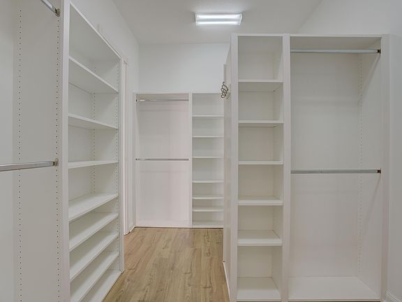 5th image of 256 San Remo Dr