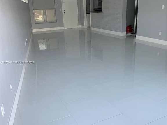 5th image of 2225 NE 123rd St APT 115
