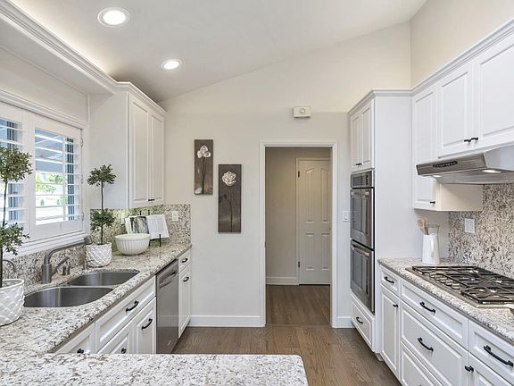 3rd image of 1128 Culligan Blvd