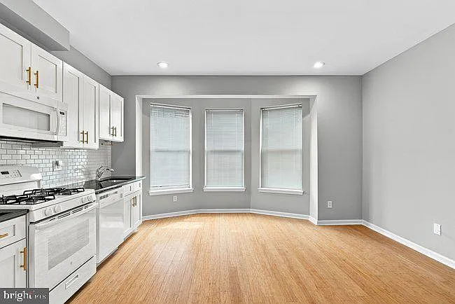 2 bed, 2.0 bath, 3204 sqft, $1,795 — Photo 2