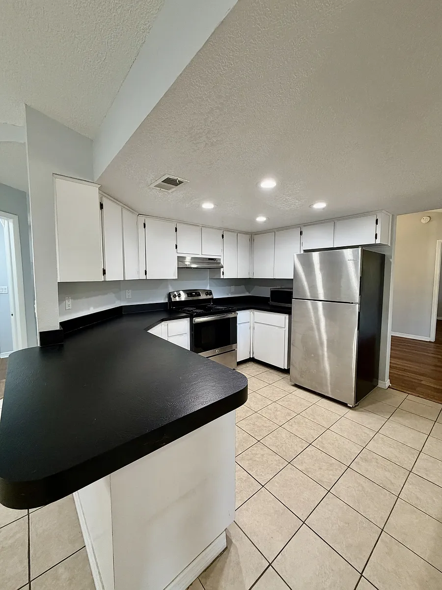 Building Photo - 4398 Plumosa St