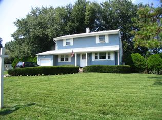 17 Meehan Ln, Coram, NY 11727