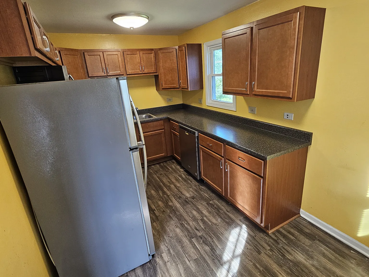 4 bed, 1440 sqft, $2,400 — Photo 3