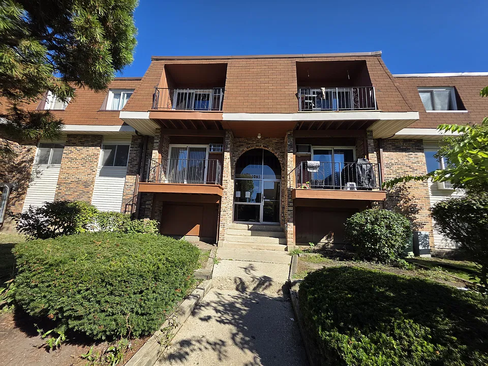 1065 Valley Ln #208
