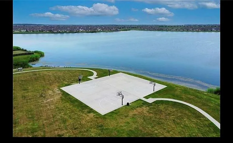 408 Lakeshore Vlg E — Photo 27