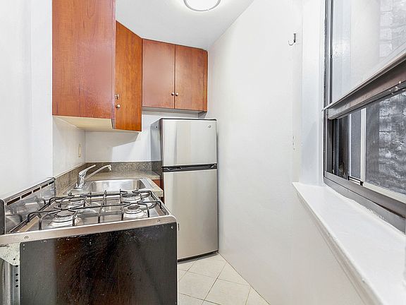 4th image of 205 W 91st St #4CC