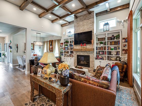 5th image of 2428 Bellview Cir