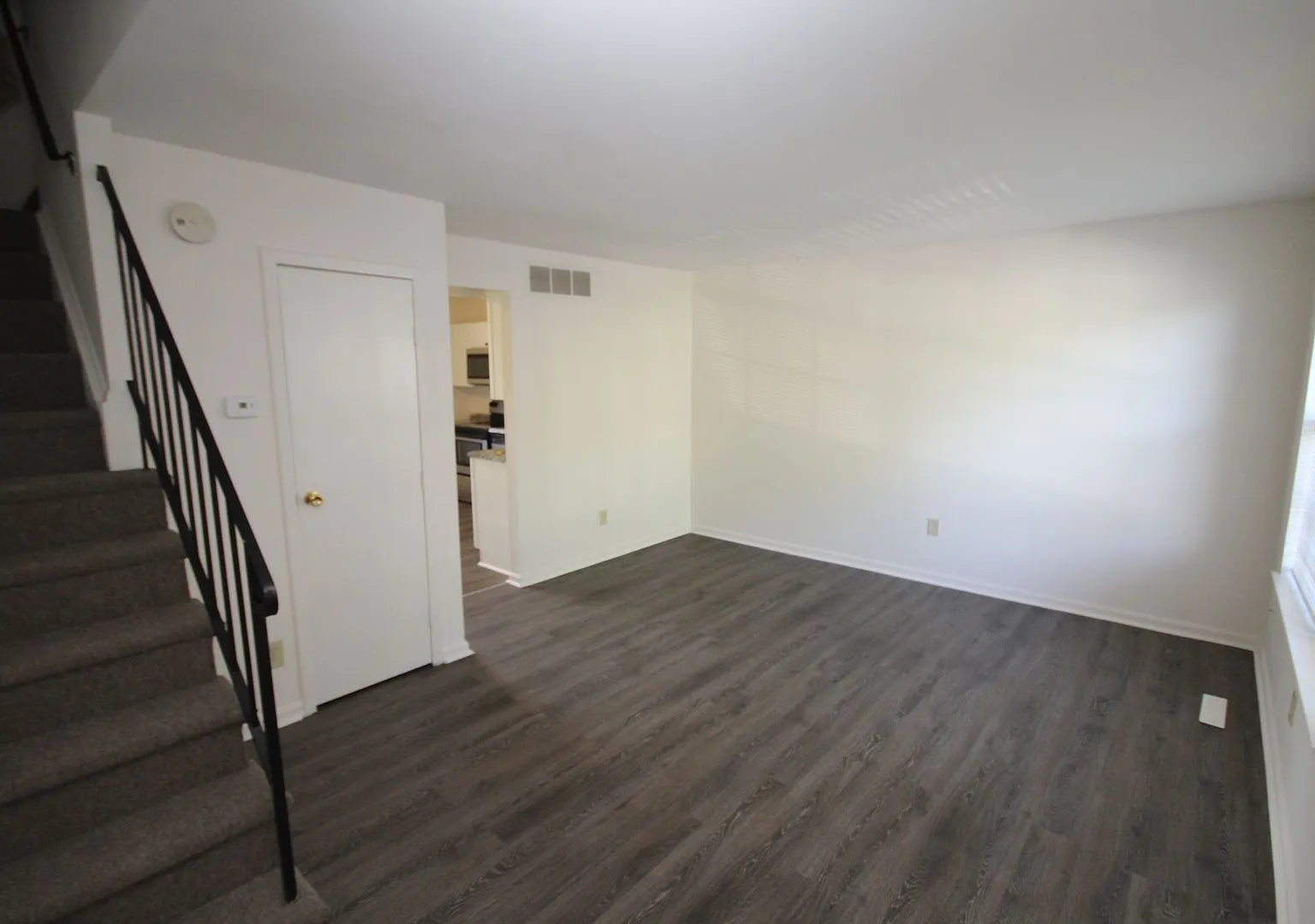 Freshly renovated 3 bedroom with bonus room in Edgewood, MD! — Photo 2