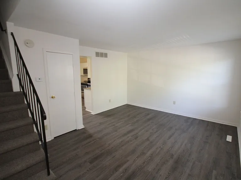 1473 Charlestown Dr — Photo 2