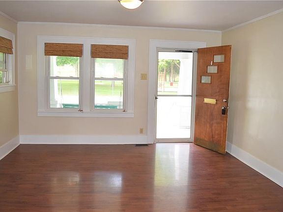 4th image of 1005 Forest Ave