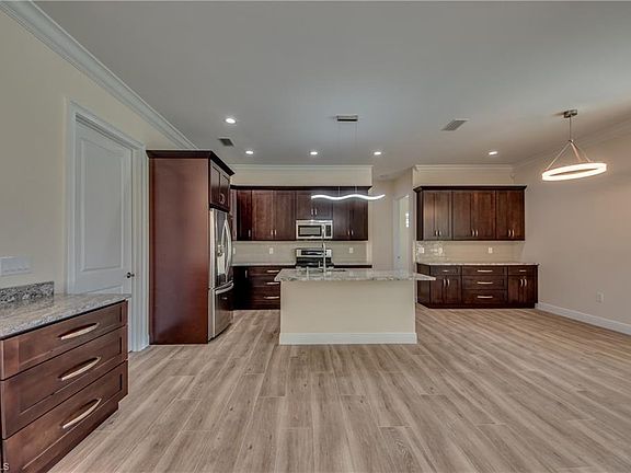 4th image of 1828 SW 44th Ter