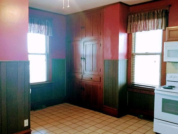 LARGE CABINET AREA