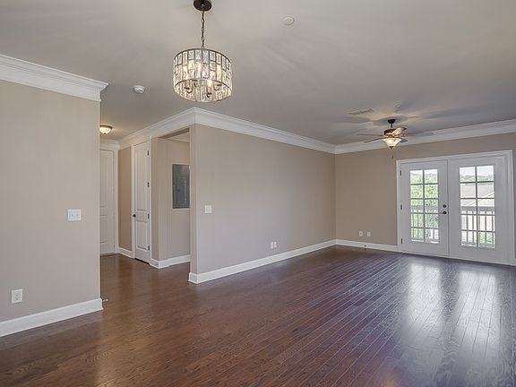 3rd image of 991 Westhaven Blvd Unit 32