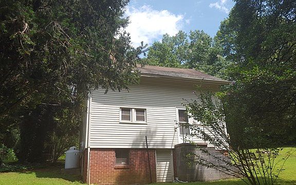 3rd image of 247 Ivy Oaks Ln