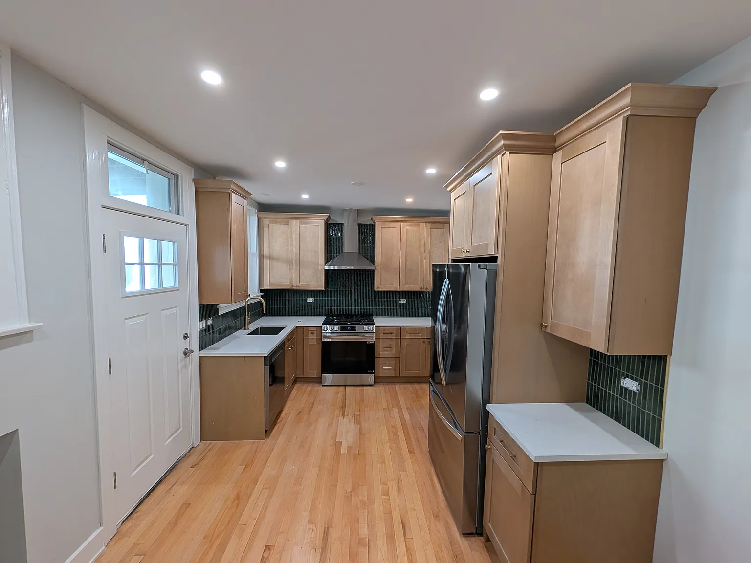 2 bed, 1.5 bath, 2000 sqft, $2,400 — Photo 3
