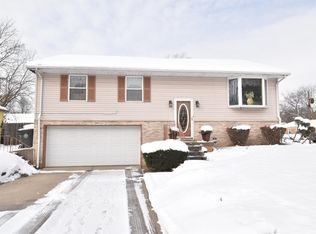 3839 Riverside Dr, South Bend, IN 46628