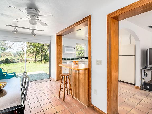 3rd image of 6670 Floridana Ave