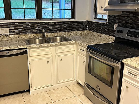 4th image of 4119 Foxmoor Dr