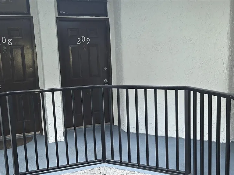 210 Lake Pointe Dr #209 — Photo 28
