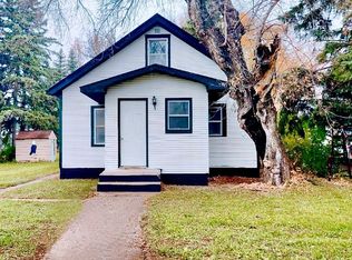 1109 Mountain Ave, Walhalla, ND 58282